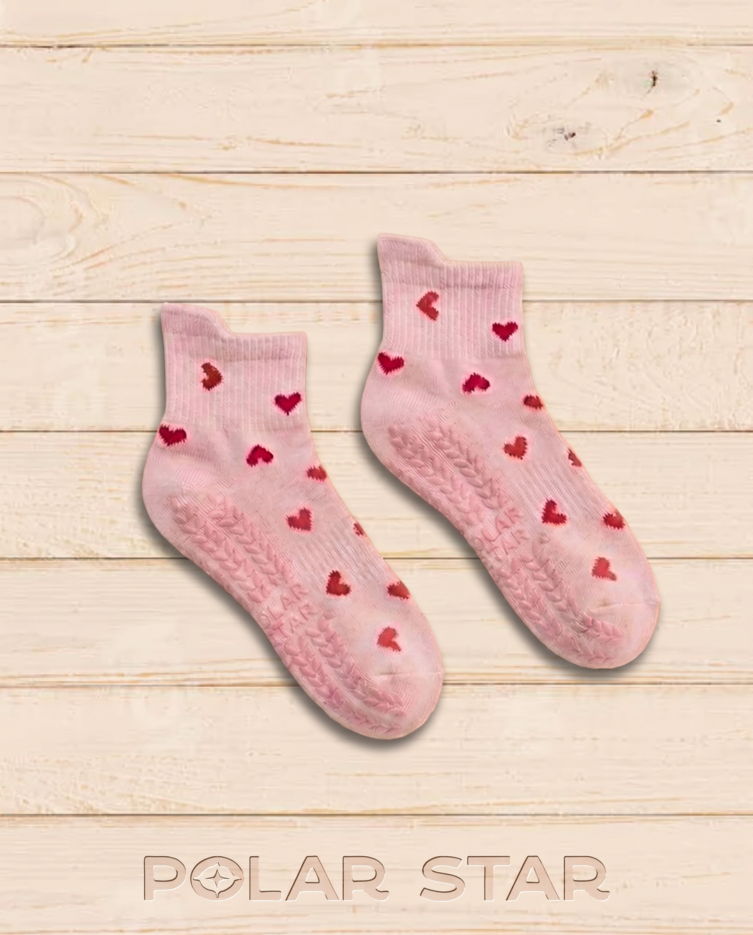 Meias de Pilates antiderrapantes Sweet Hearts, rosa com corações vermelhos, vista do produto