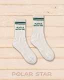 Chaussettes de Pilates Polar Star x Maison Matcha, blanches à rayures vertes, vue produit